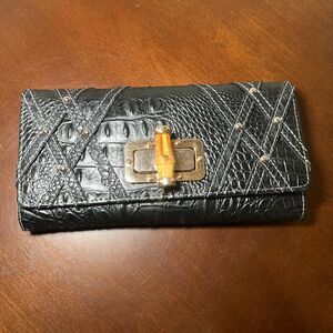 Beautiful clutch/wallet with chain‎